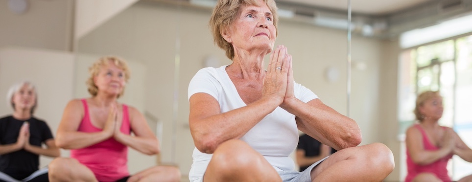 Yoga oder Meditation ist eine Empfehlung der Leitlinie: 2022 für RLS-Betroffene. 