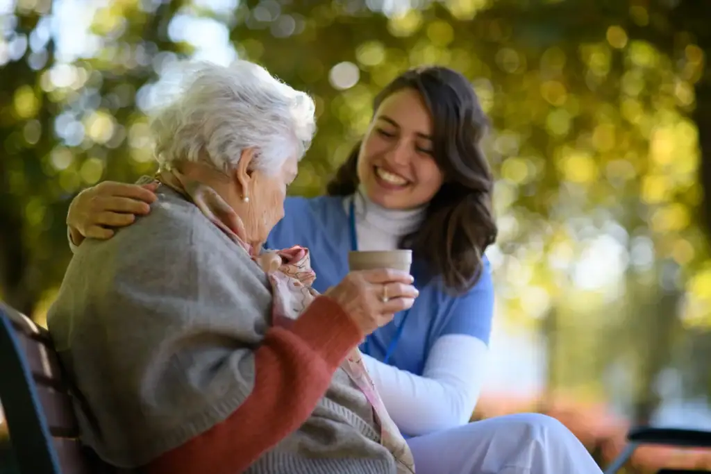 24-Stunden-Pflege bei Demenz – Ihre einfühlsame Alternative zum Seniorenheim